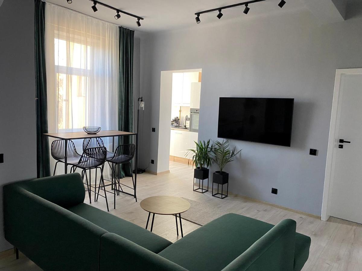 Dani'S Home Away From Home Oradea Extérieur photo